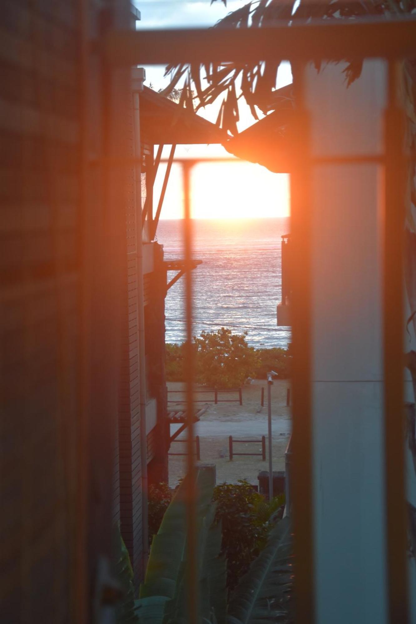 Blue Waves Beachfront Penthouse Flic-en-Flacq Buitenkant foto